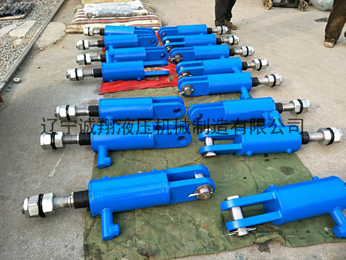 電渣(zha)爐用升(shēng)降油缸(gāng) 電渣爐(lú)用升降(jiàng)油缸